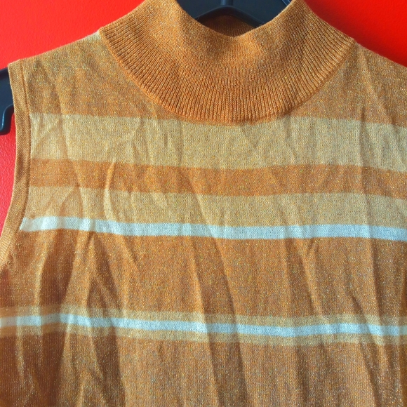 Nygard Collection Glittery Gold Top Sz Medium - Picture 2 of 6